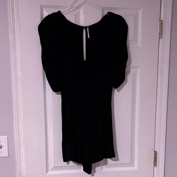 FREE PEOPLE… Black Puff Sleeve Sweetheart Neckline Romper…Sz 12… NWOT - Picture 1 of 13